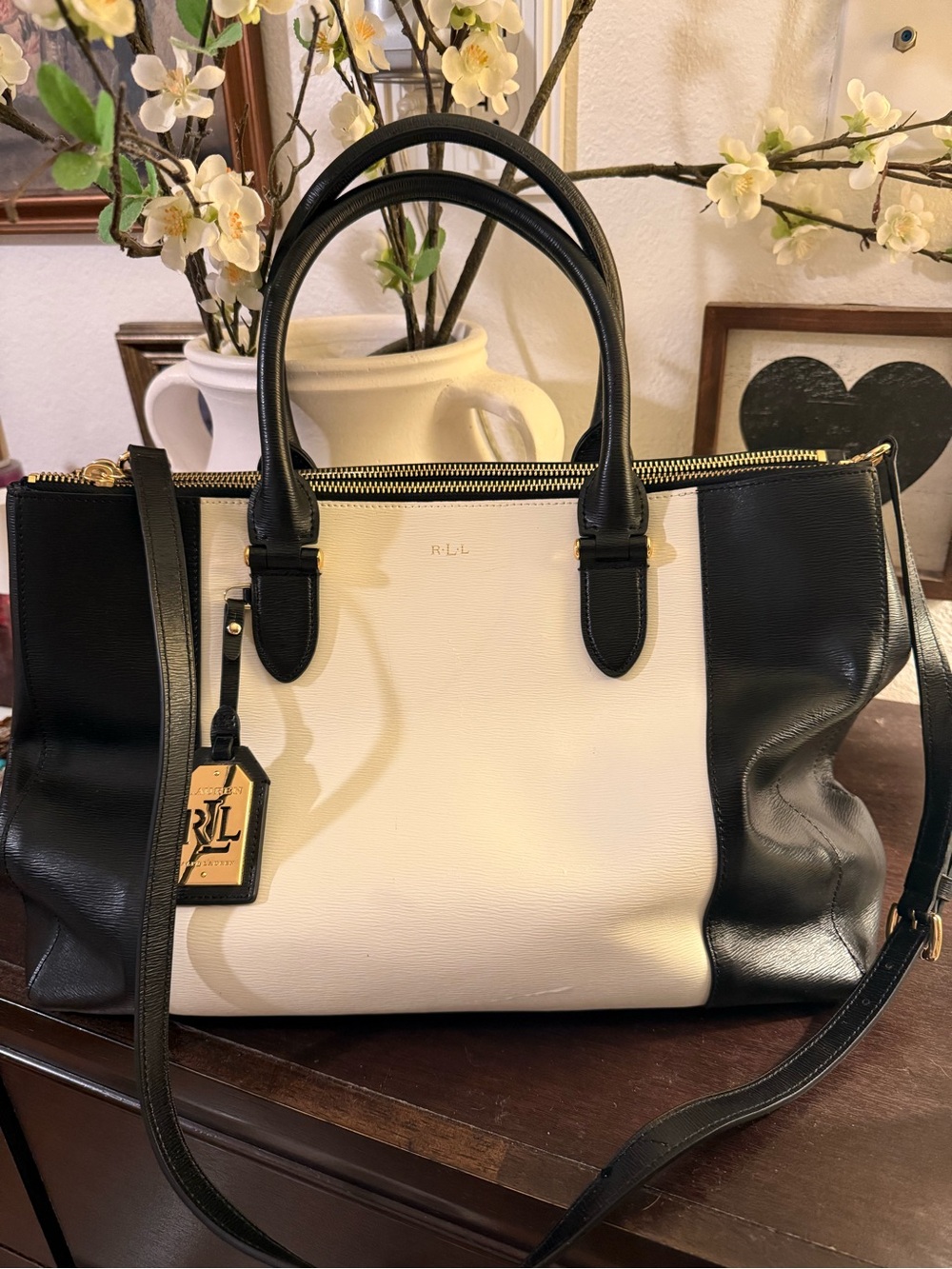 BEAUTIFUL LAUREN  RALPH LAUREN PURSE!